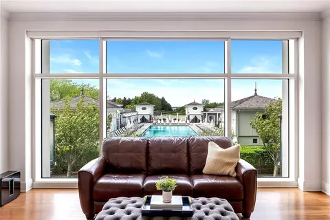 1 Tower Dr #203, Portsmouth, RI 02871