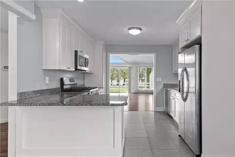 446 Paddock Ln, Bristol, RI 02809 photo 9