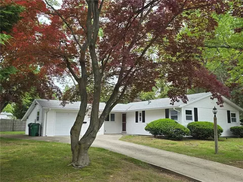 120 Aspinet Dr, Warwick, RI 02888