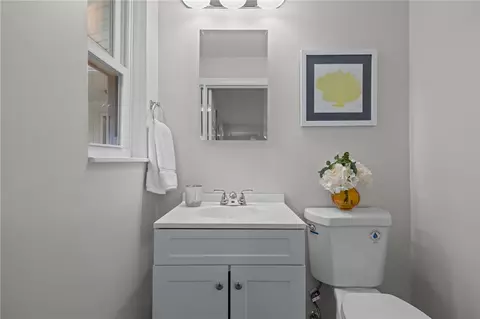 Bath - 120 Aspinet Dr, Warwick, RI 02888 photo 3 of 3