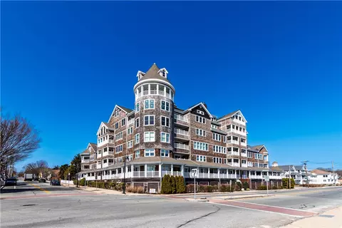 53 Conanicus Ave #3A, Jamestown, RI 02835