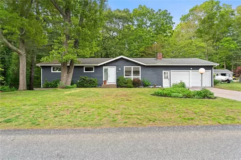 35 Bow Run, Saunderstown, RI 02874