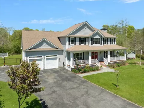 114 Teaberry Dr, Tiverton, RI 02878