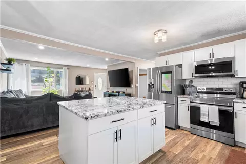 37 Boundary Ave, Providence, RI 02909