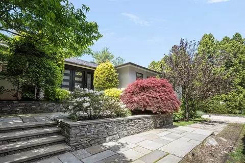 20 Woodland Ter, Providence, RI 02906