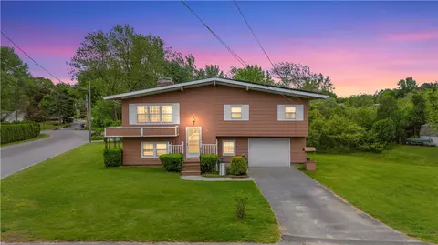 9 Melody Ln, Johnston, RI 02919