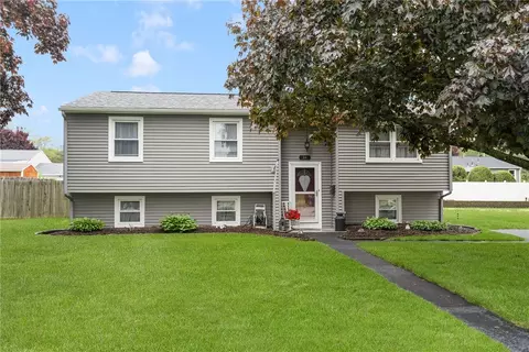 16 Westwood Dr, Warwick, RI 02889