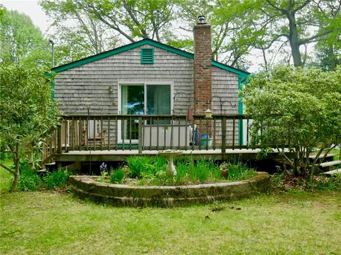 20 Winchester Dr, South Kingstown, RI 02879