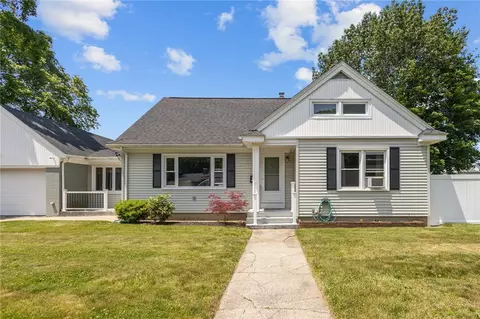 58 East St, West Warwick, RI 02893
