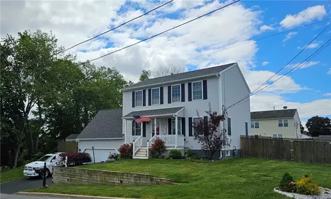 3 Bank St, Cranston, RI 02920