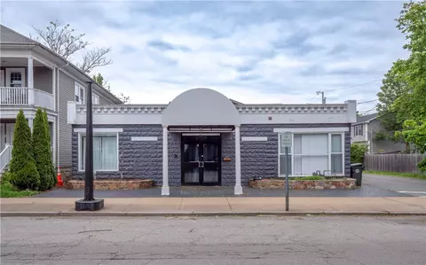413 High St, Bristol, RI 02809