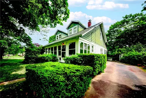 102 Buttonwoods Ave, Warwick, RI 02886