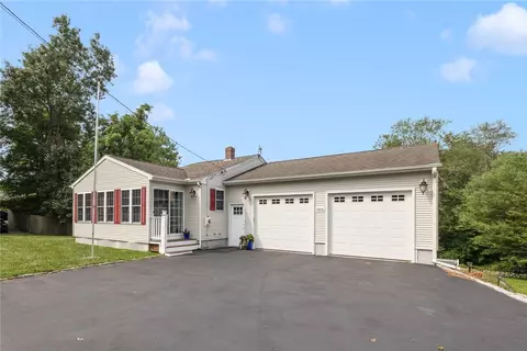 584 Blackrock Rd, Coventry, RI 02816