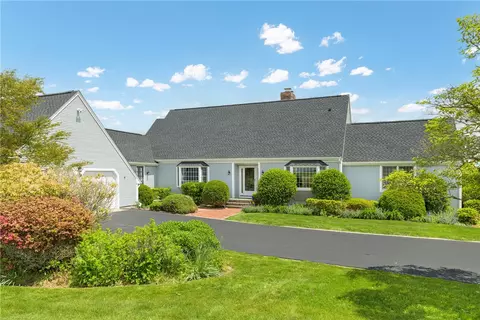 116 Gideon Lawton Ln, Portsmouth, RI 02871