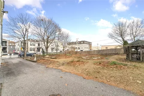 492 Washington St, Providence, RI 02903