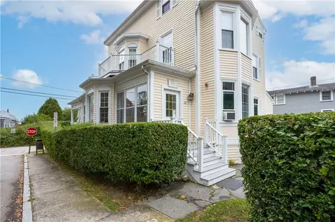 26 Cliff Ave #4, Newport, RI 02840