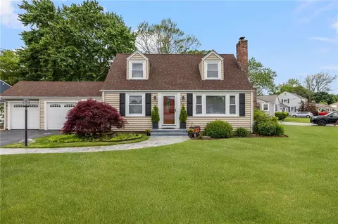141 Plantation Dr, Cranston, RI 02920