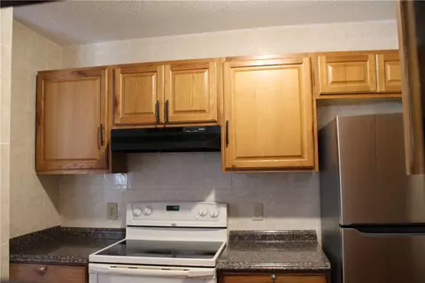 Kitchen - 9 Apache Dr #J, Westerly, RI 02891 photo 2 of 3