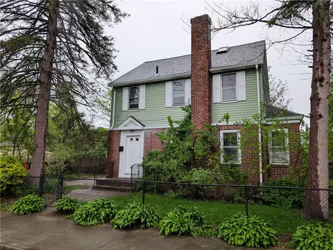 33 Zella St, Providence, RI 02908