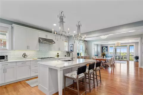 171 Leeshore Ln, Tiverton, RI 02878