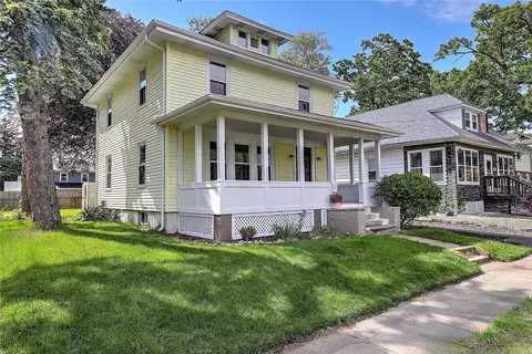 101 Knollwood Ave, Cranston, RI 02910