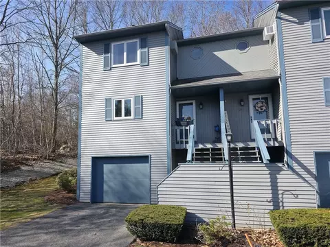 31 Primrose Ln #D, North Providence, RI 02904