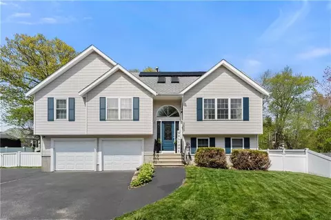 3605 Mendon Rd, Cumberland, RI 02864