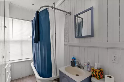 Bath - 244 Paradis Ave, Woonsocket, RI 02895 photo 2 of 3