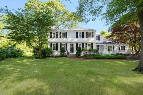 9 Conway Dr, Barrington, RI 02806