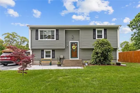 65 Pequot Ave, Warwick, RI 02889