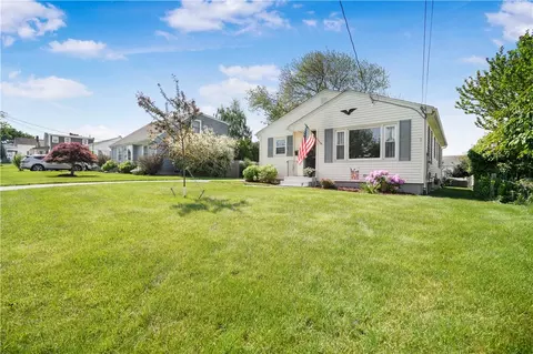 161 Norton St, Riverside, RI 02915