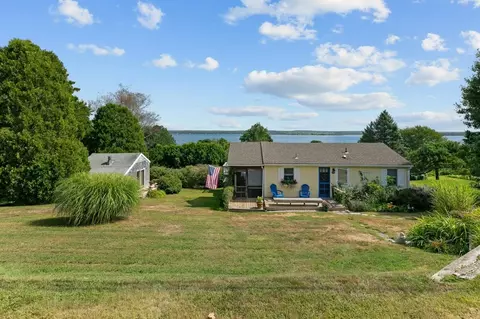 51 Kirduglyn Rd, Portsmouth, RI 02871