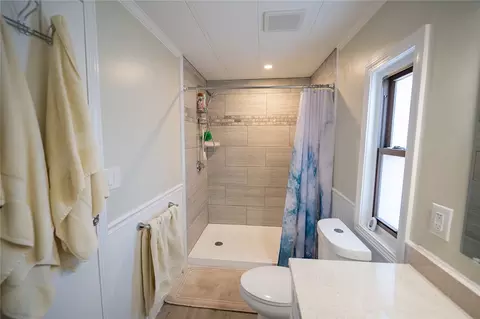 Bath - 7 Lane D Dr, Coventry, RI 02816 photo 2 of 5