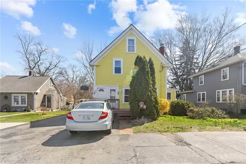 66 Earl Ave, Riverside, RI 02915