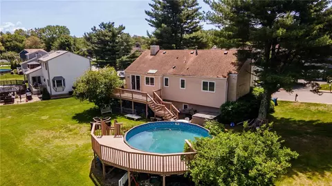 29 Valley View Dr, Cranston, RI 02921