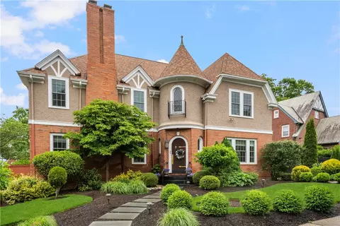 34 Dryden Ave, Pawtucket, RI 02860