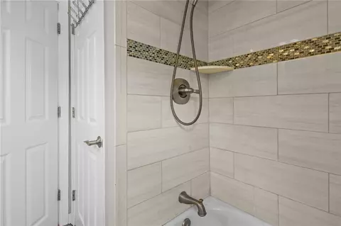 Bath - 19 Irondale St, Warwick, RI 02886 photo 2 of 4