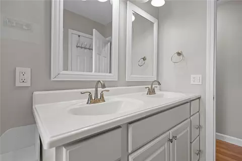 Bath - 19 Irondale St, Warwick, RI 02886 photo 3 of 4