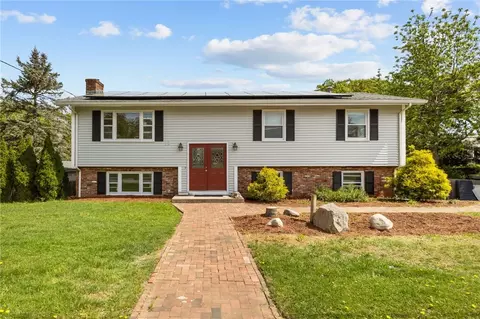 19 Irondale St, Warwick, RI 02886