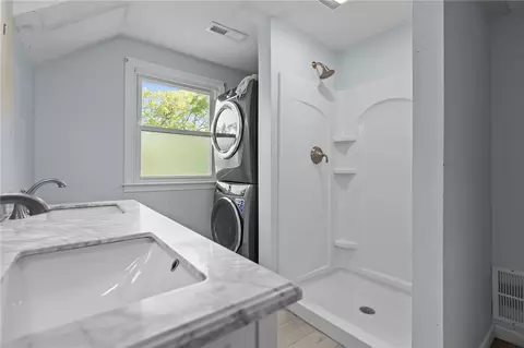 Bath - 19 Irondale St, Warwick, RI 02886 photo 4 of 4