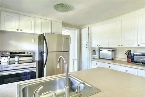 92 Chatworth Ave, Warwick, RI 02886 photo 9