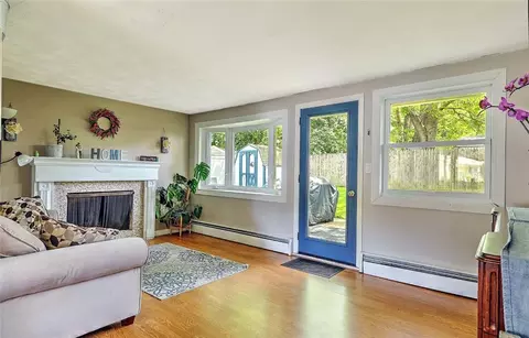 92 Chatworth Ave, Warwick, RI 02886 photo 4