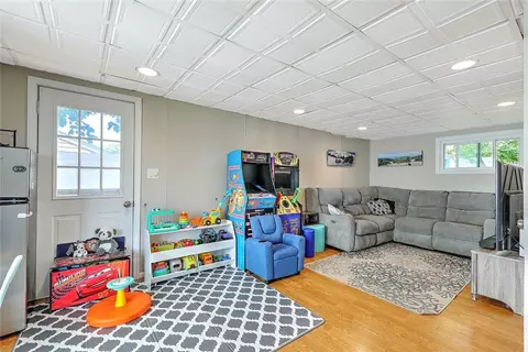 92 Chatworth Ave, Warwick, RI 02886 photo 10