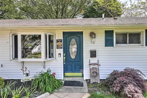 92 Chatworth Ave, Warwick, RI 02886 photo 2