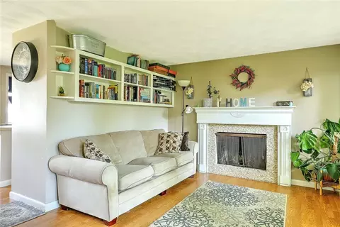 92 Chatworth Ave, Warwick, RI 02886 photo 5