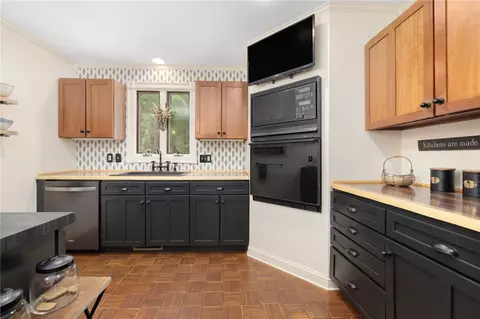 Kitchen - 17 Chappell Place Ln, Exeter, RI 02822 photo 5 of 6