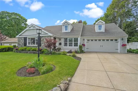 25 King Philip Rd, Pawtucket, RI 02861