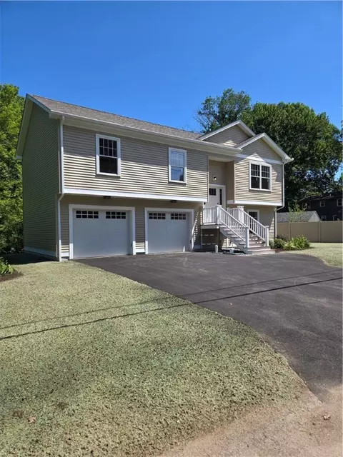 10 Sheffield Rd, Greenville, RI 02828