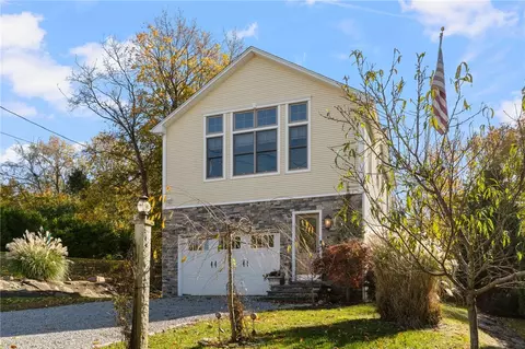 85 Frigate St, Jamestown, RI 02835