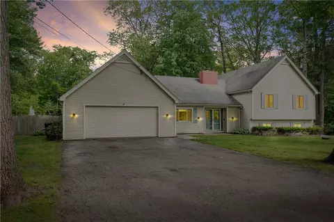 8 Westgate Rd, Cumberland, RI 02864